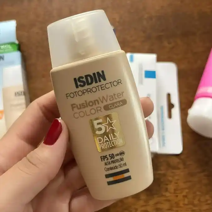 Image from Vizzuali Ofertas: ISDIN Protetor Solar Facial Fusion Water 5 Stars Color FPS 50 Cor Clar...