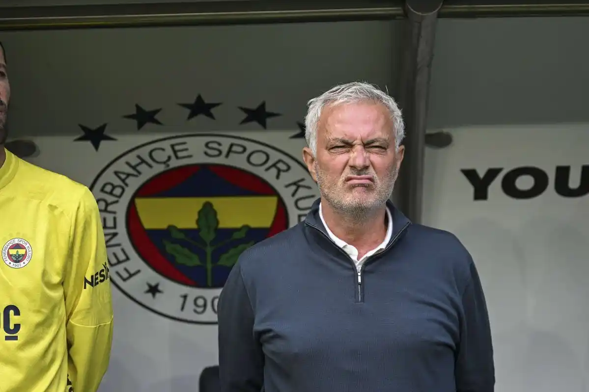 Image from A BOLA: Itália pensou em Mourinho, mas Buffon vetou 👉 https://brnw.ch/21wTyT4...