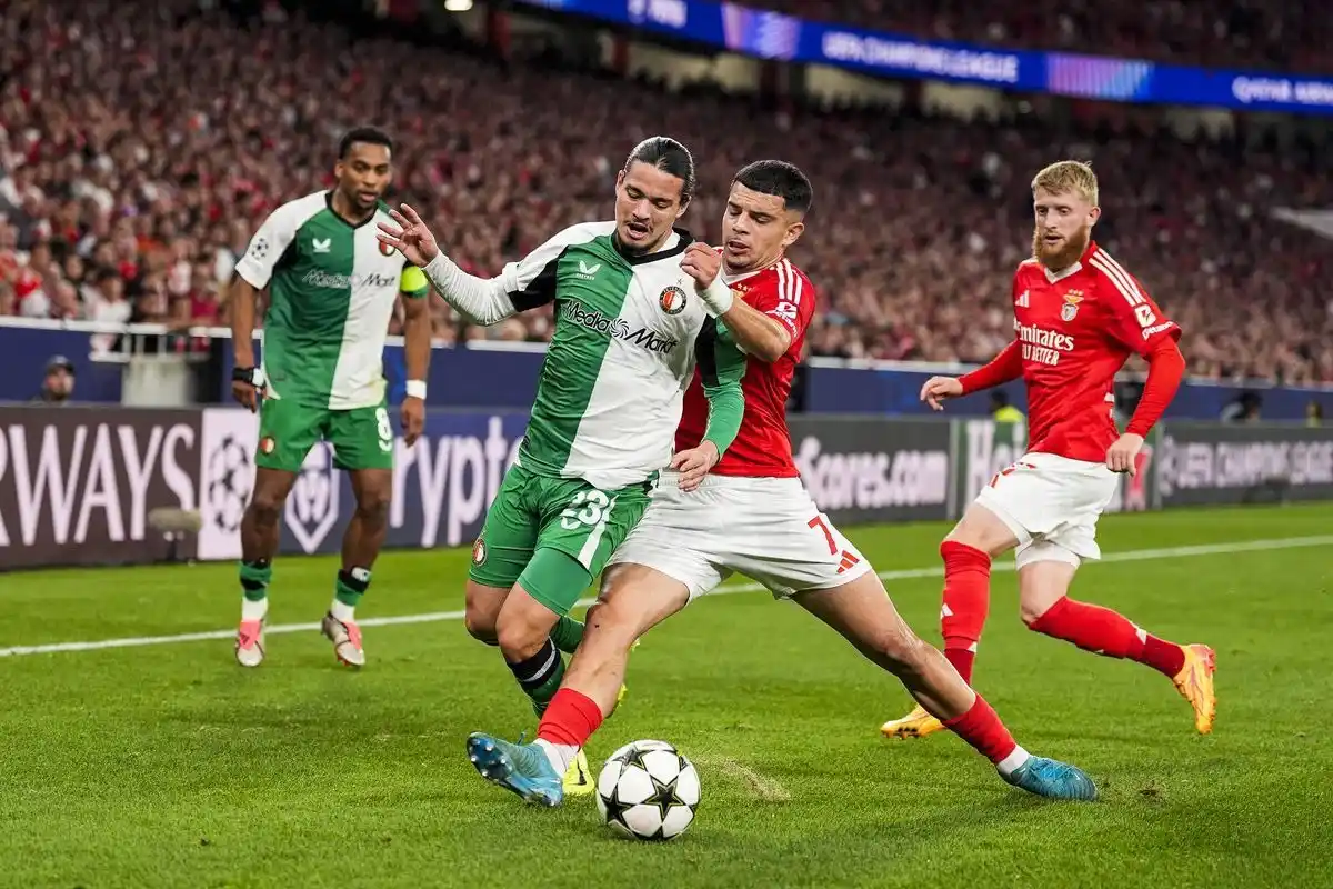 Image from A BOLA: Mercado Benfica: Moussa na lista, mas Feyenoord tem de baixar fasquia ...