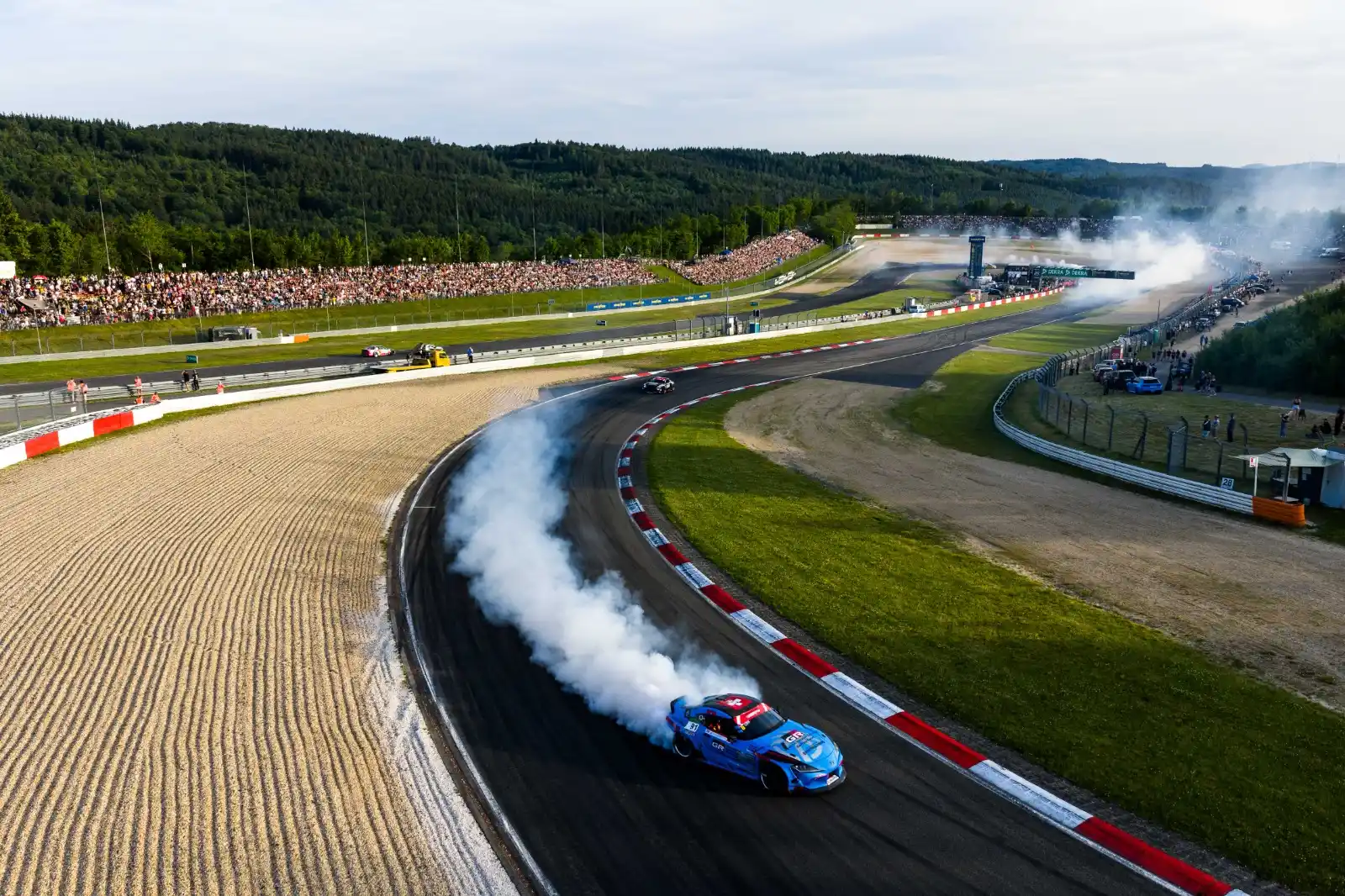 Image from Brovenco: Müllenbachschleife stand Kopf Die Falken-Drift Show war auch in diese...