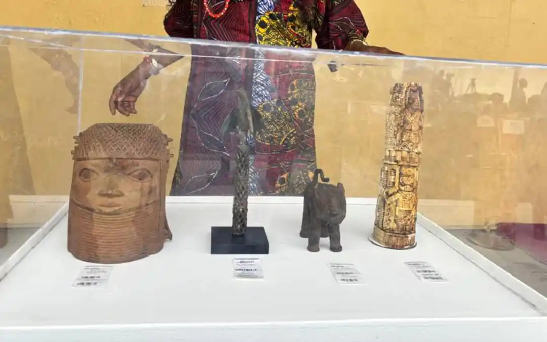 Image from TheCable: *PHOTOS: Nigeria receives 119 looted Benin bronzes from Netherlands*  ...