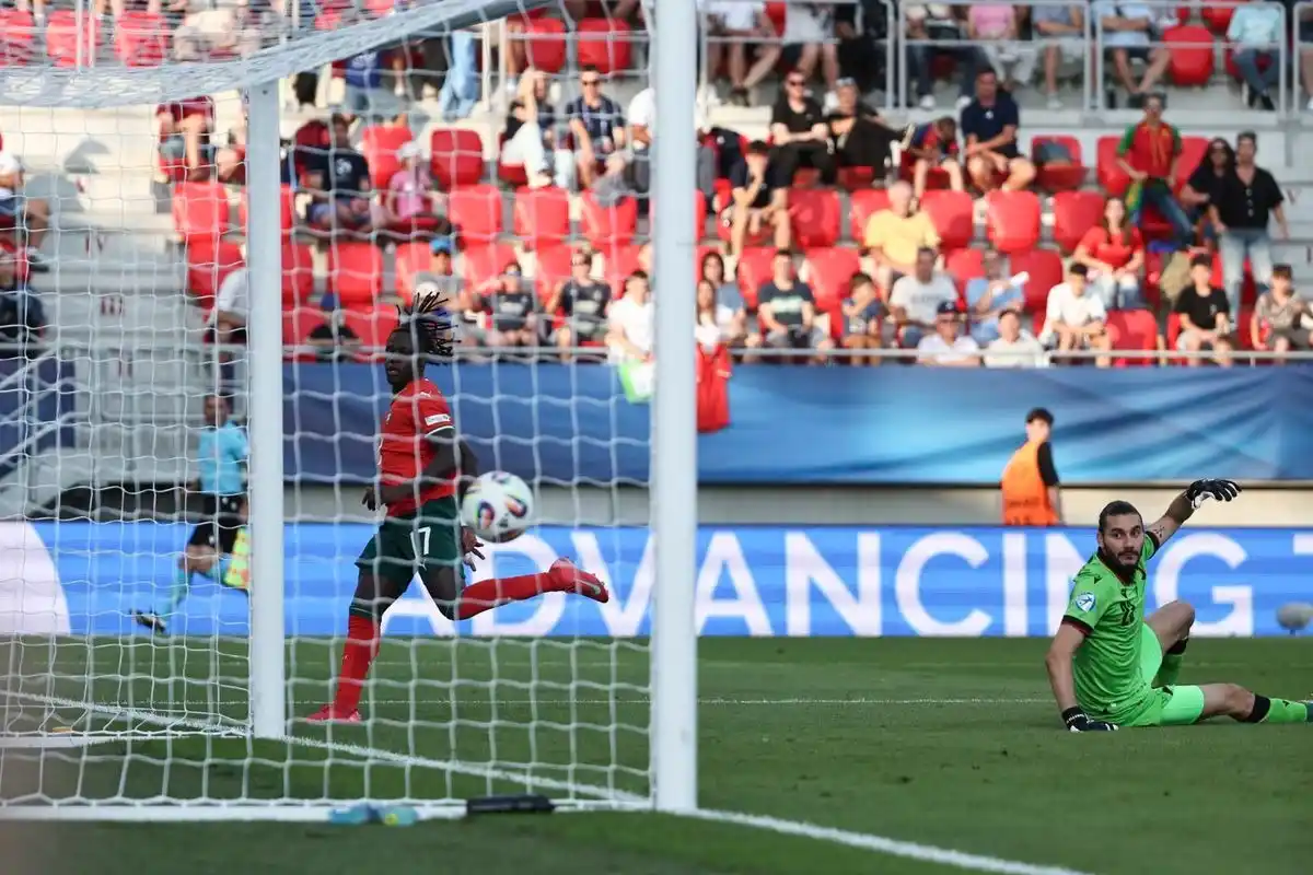 Image from A BOLA: Portugal-Países Baixos: rola a bola 👉https://brnw.ch/21wTzVz...