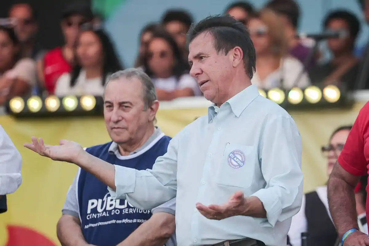 Image from Folha Mercado: Sincerão *Marinho critica decisões do STF e chama Congresso de tragéd...