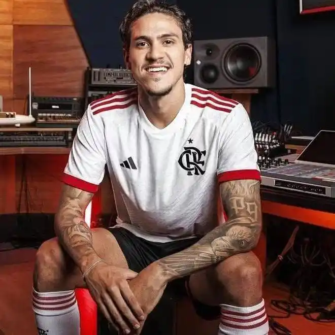 Image from Promoções e cupons 📢 por @achadinhosmos: APROVEITA E LEVA A SUA PARCELADINHA  _vendido pela loja oficial Adidas...