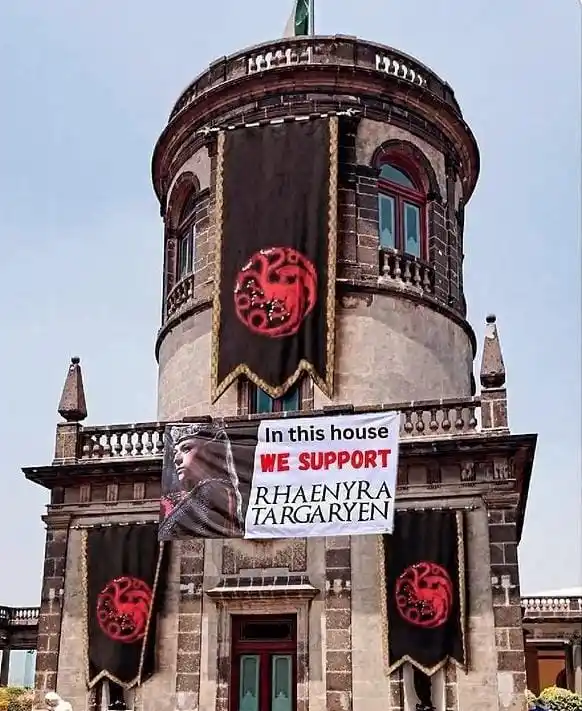 Image from HOUSE DRAGÓN FANÁTICOS 🛡️: 🔍 *DATO CURIOSO DE PRODUCCIÓN – HOUSE OF THE DRAGON*🐉🎬  Cada tempor...