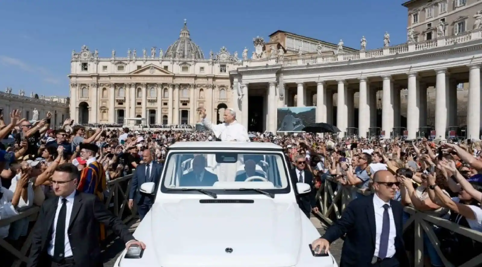 Image from ZENIT News Agency (english edition): First Italian poll shows Pope Leo XIV surpasses Francis and Benedict i...