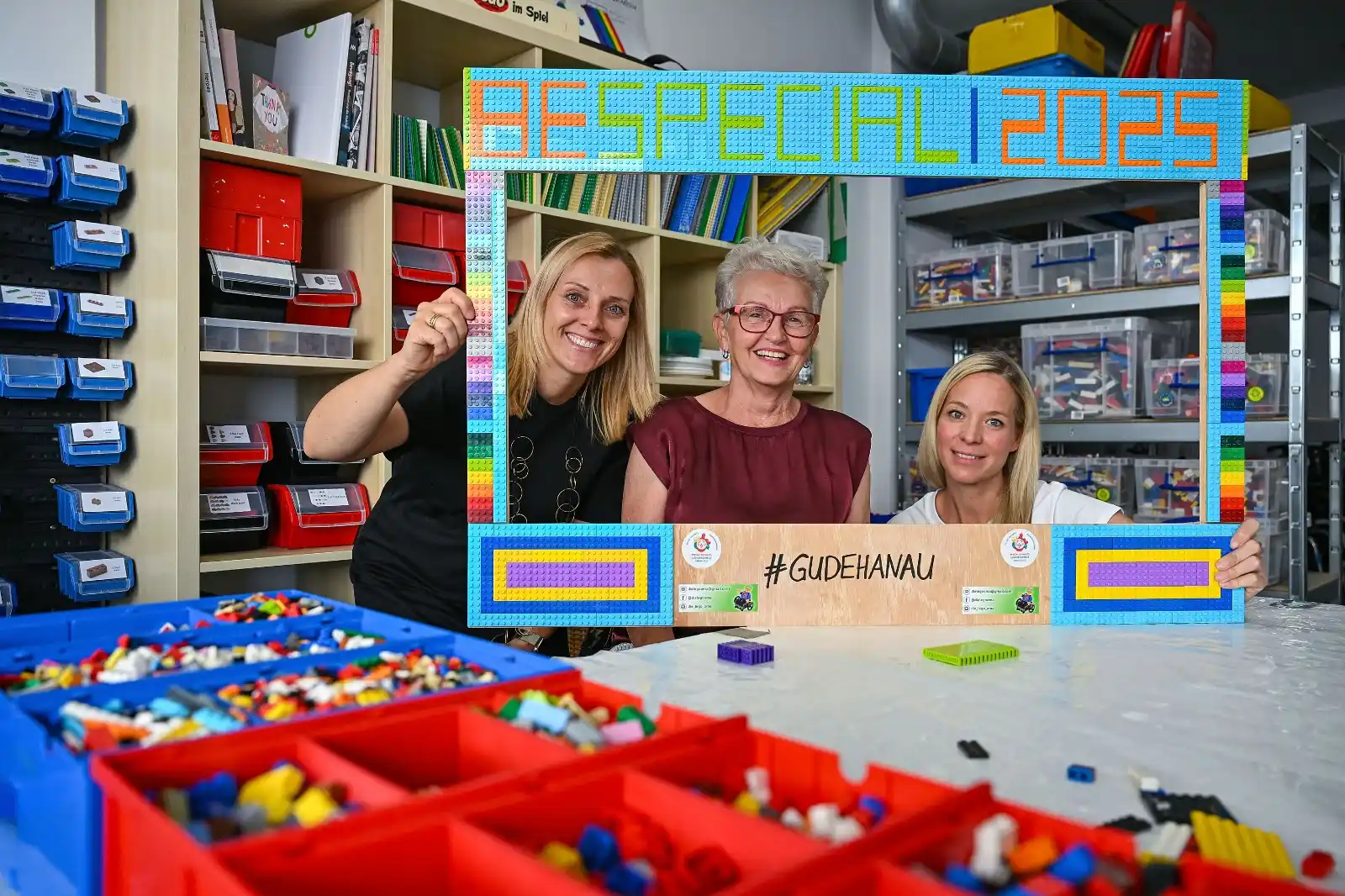 Image from Stadt Hanau: Gude Hanau 👋 Die News zum Freitag. 📸 Bunt, kreativ, inklusiv: *Lego...