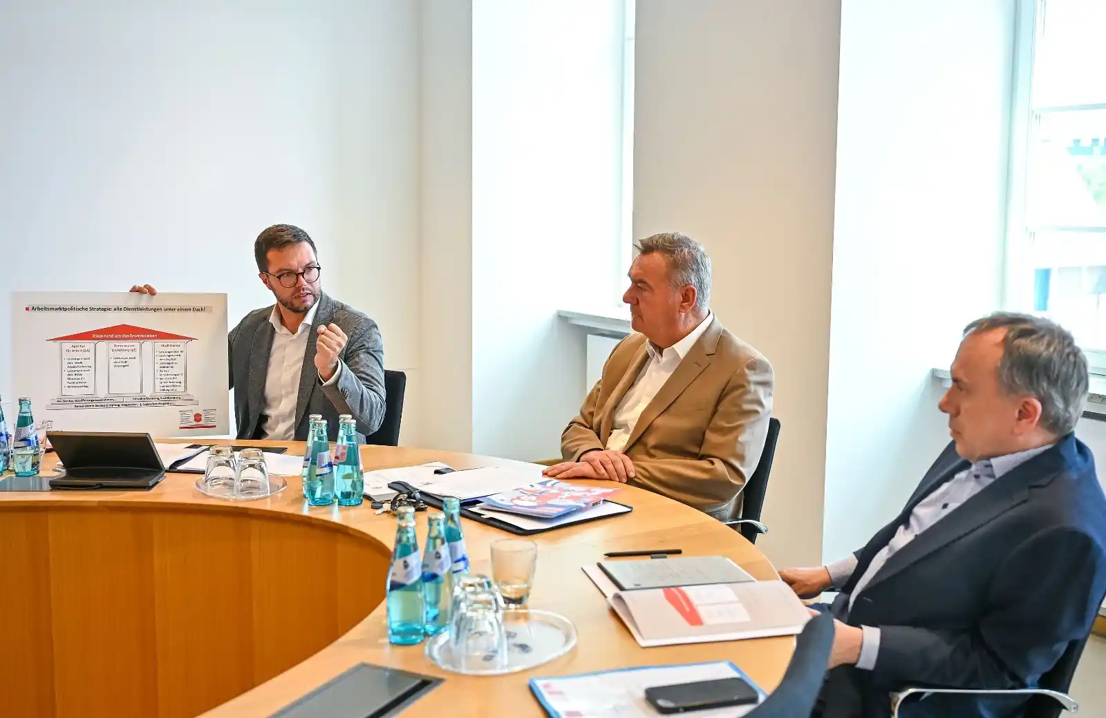 Image from Stadt Hanau: Gude Hanau 👋 Hier kommen die News zum Mittwoch.   🤝 „Miteinander. Ar...
