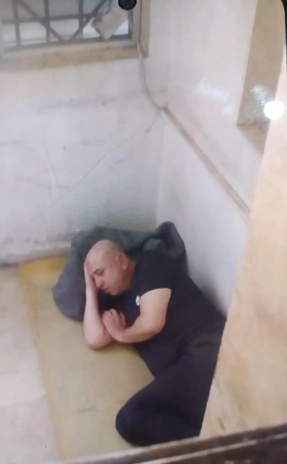Image from اخـبـار سـوريـا الـحـرة: مُباشر من داخل السجن...