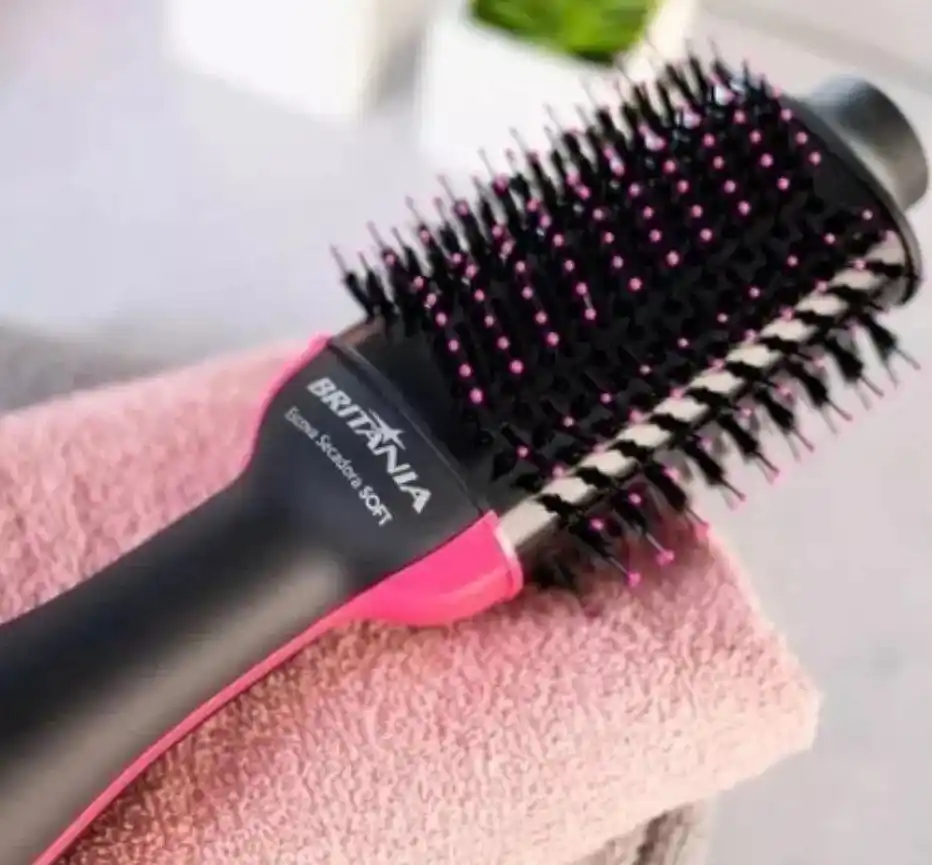 Image from Promoções e cupons 📢 por @achadinhosmos: SEU CABELO DE FILME FEITO EM CASA! 🤭 Britânia Escova Secadora 4 Em ...