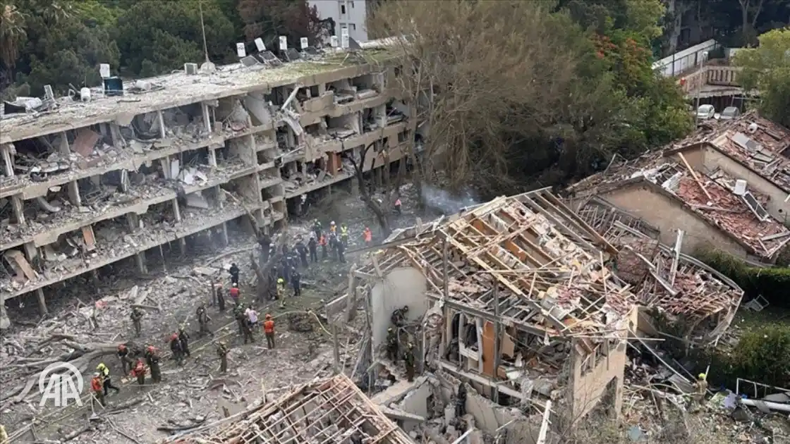 Image from Anadolu العربية: بعد الضربات الأمريكية.. سقوط صواريخ إيرانية في مواقع بإسرائيل http://v...
