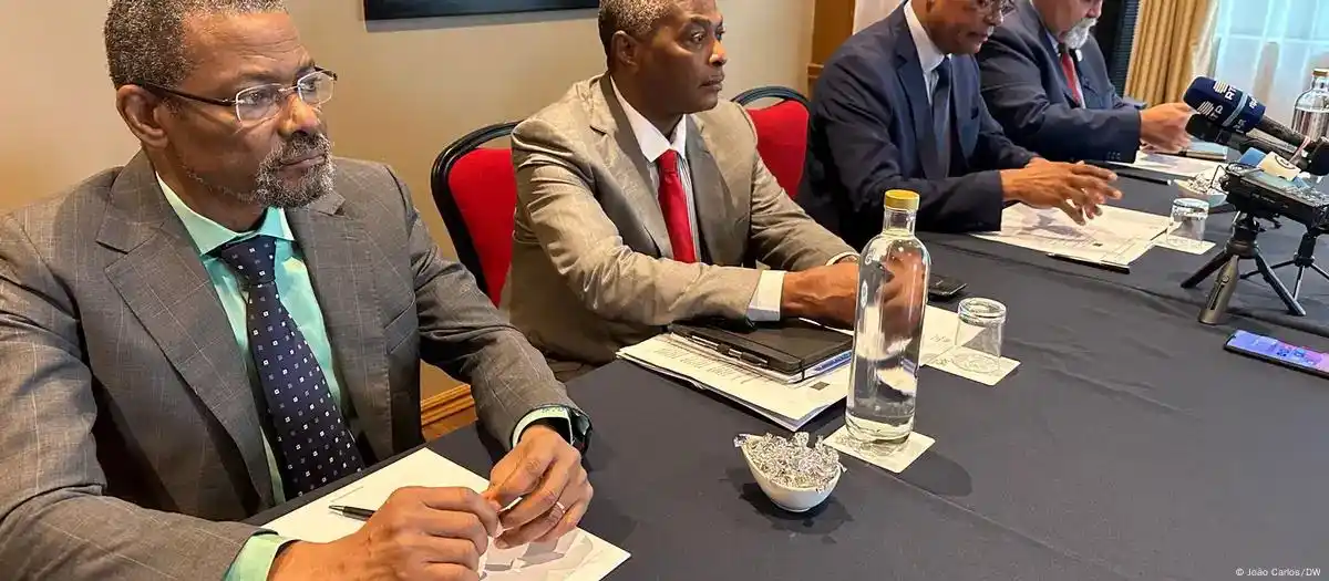 DW Português para África post