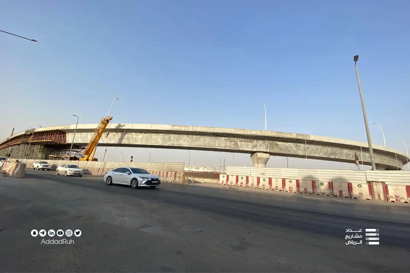 Image from عداد مشاريع الرياض: جانب من أعمال تطوير طريق النفود عند تقاطعه مع طريق ديراب بحي <a class...