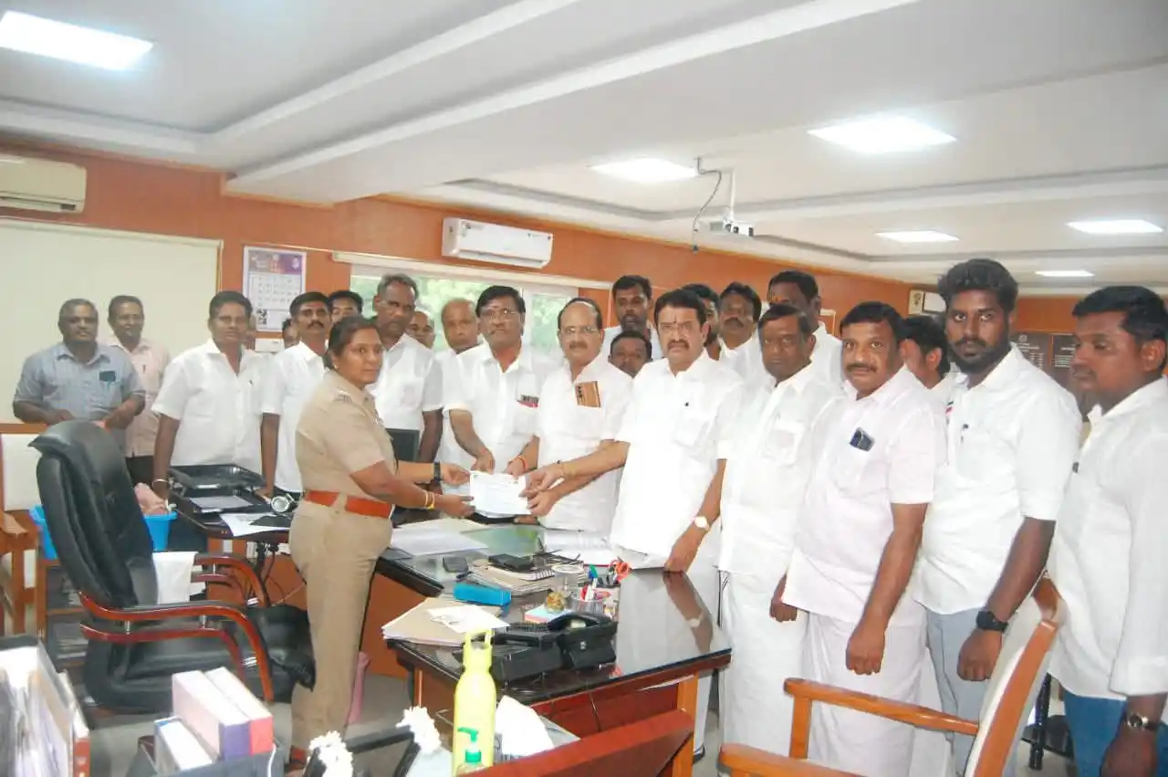 Image from Aiadmk IT Wing: ஈரோடு மாநகர் மாவட்ட கழகம் சார்பில் ஈரோடு மாவட்ட காவல் கண்காணிப்பாளர் அ...