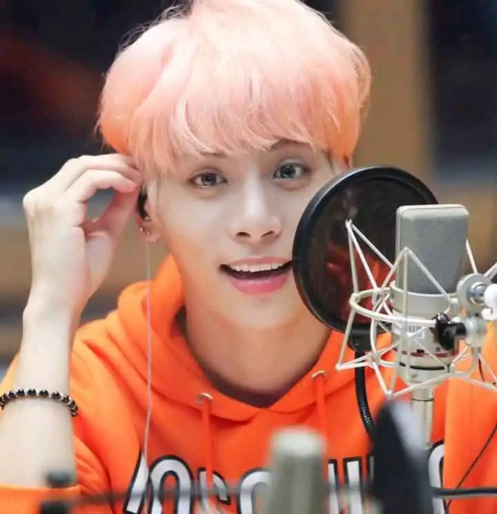 Image from SOY UN DORITO | 𐙚 SHINEE INFO: 💭| *LAS CICATRICES INVISIBLES*  Jonghyun dijo una vez: "Nunca debes d...