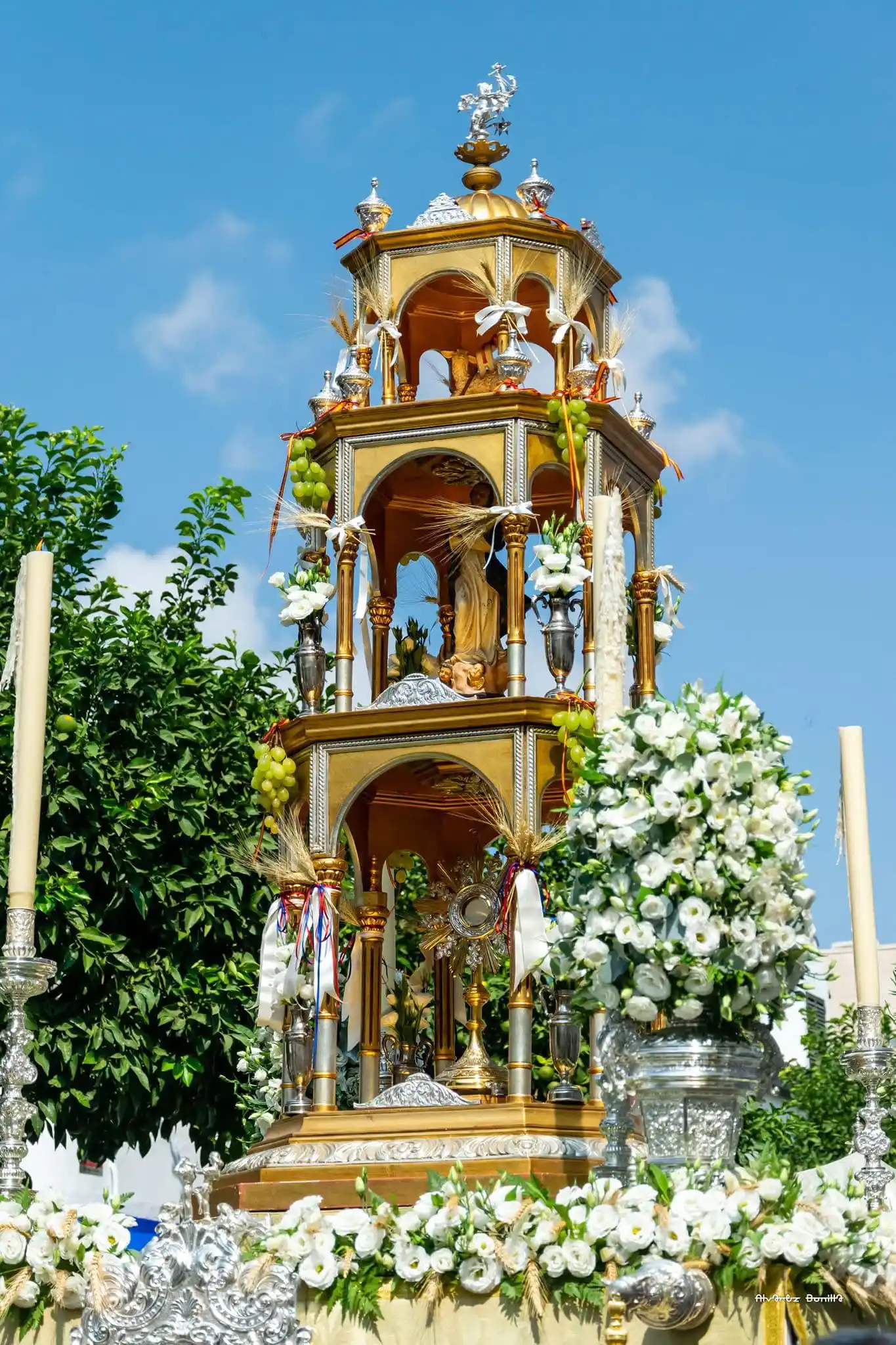 Image from Hermandad Cautivo: *SOLEMNE PROCESIÓN EUCARÍSTICA |*   📅 Sábado 21 de junio.  Tras la Fu...