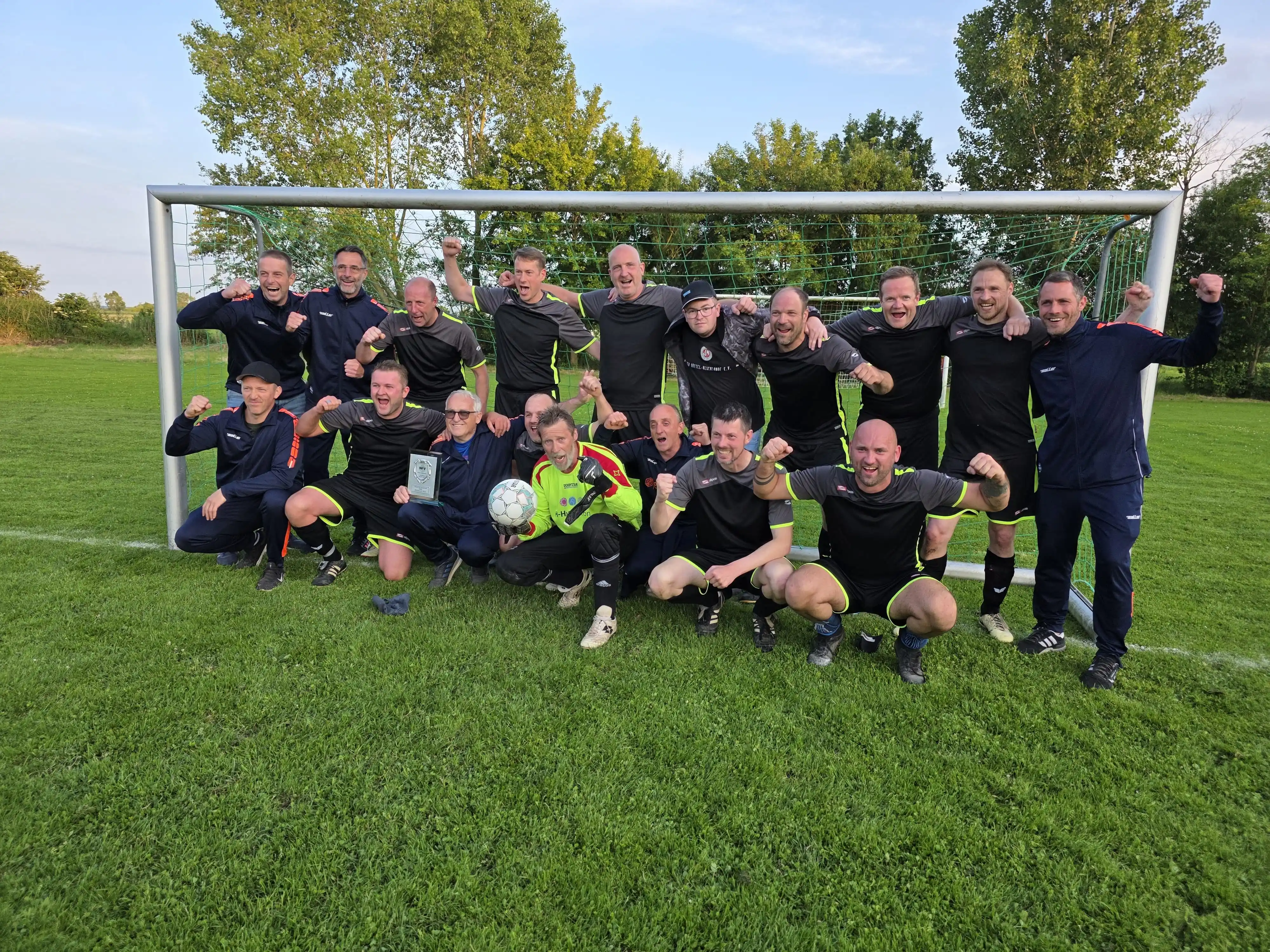 Image from TSV Frisch auf Stotel : 🏆 Staffelmeister 2024/25 – SG Landwürden/Büttel-Neuenlande/Stotel Ü40...