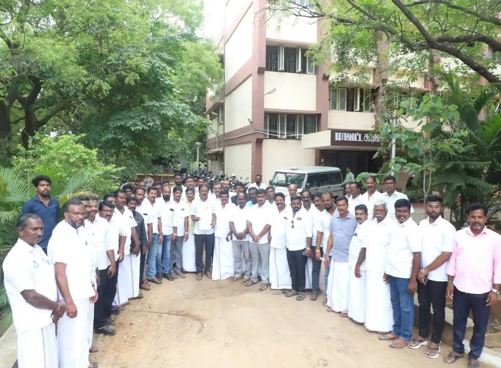 Image from Aiadmk IT Wing: திண்டுக்கல் கிழக்கு மாவட்ட கழகம் சார்பில் திண்டுக்கல் மாவட்ட காவல் கண்...