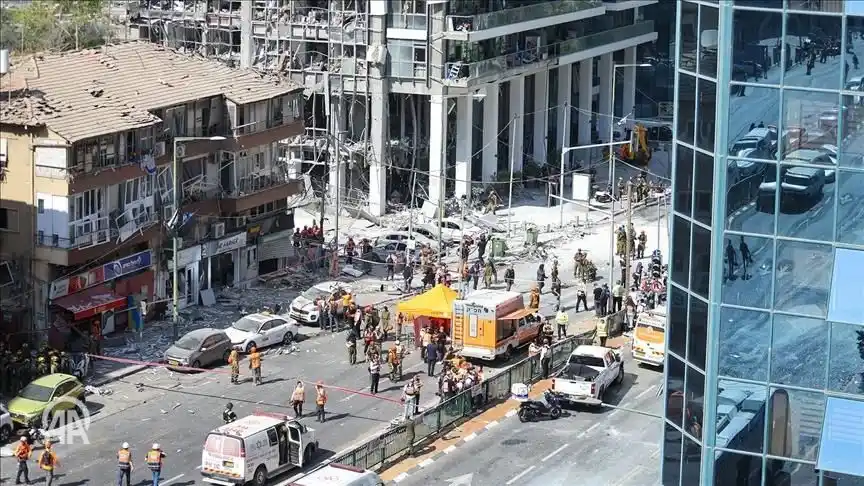Image from Anadolu العربية: 📍 تطورات خطيرة في التصعيد بين إيران وإسرائيل:  ◾️ صواريخ إيرانية تضرب...