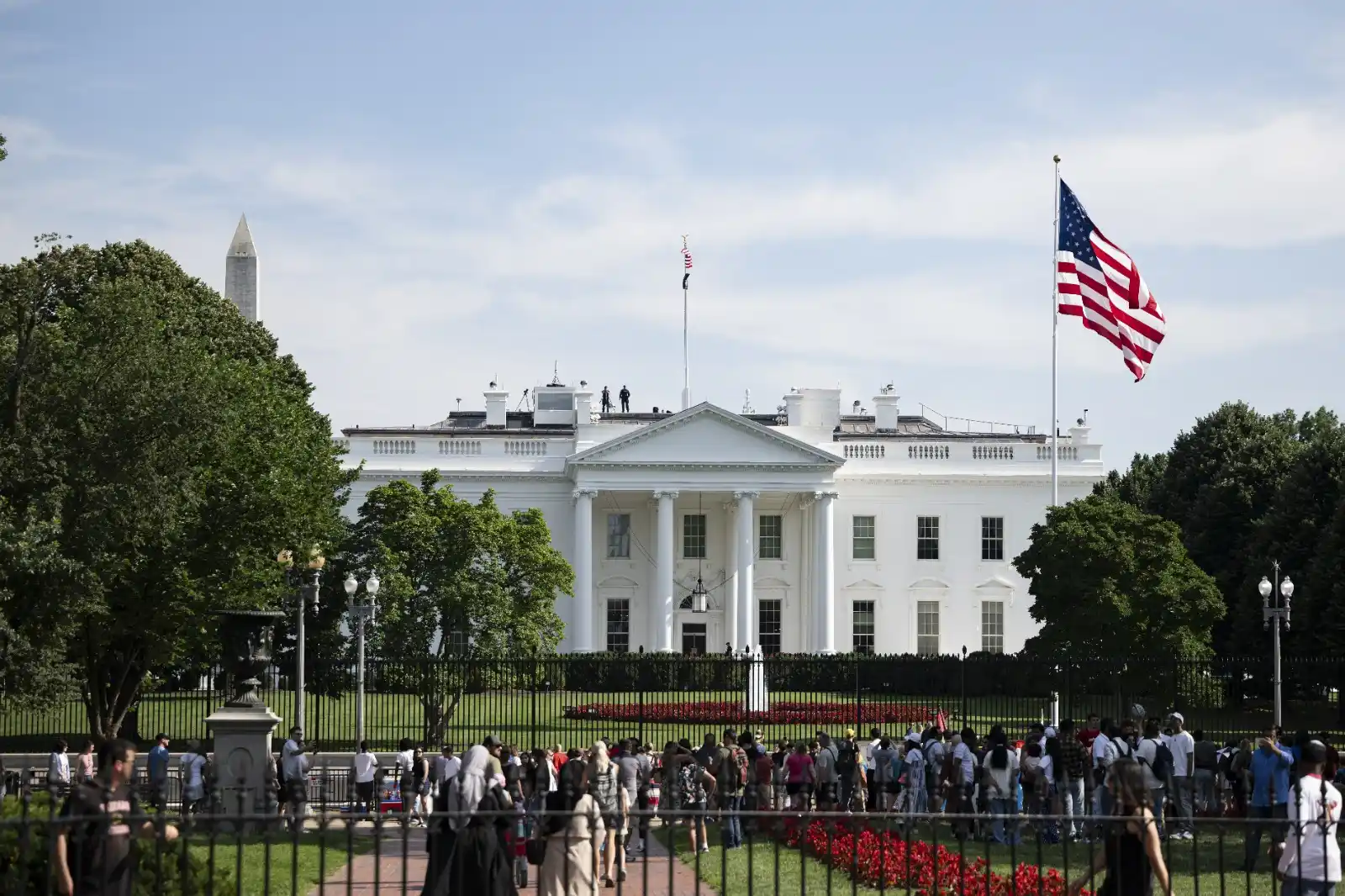 Image from Anadolu Ajansı: *ABD Başkanı Donald Trump, İran’da Fordo, Natanz ve İsfahan olmak üzer...