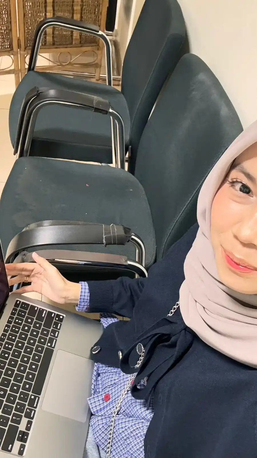 Image from jasmine si petualang: bjir deg2an kaya mau sidang skripsi...
