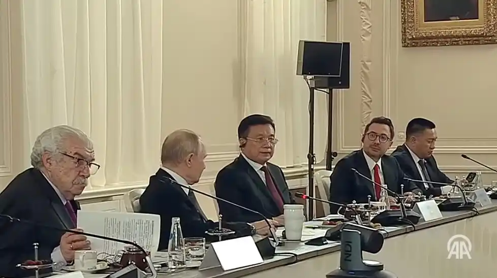 Image from Anadolu Ajansı: *Rusya Devlet Başkanı Putin, AA Genel Müdürü ve Yönetim Kurulu Başkanı...
