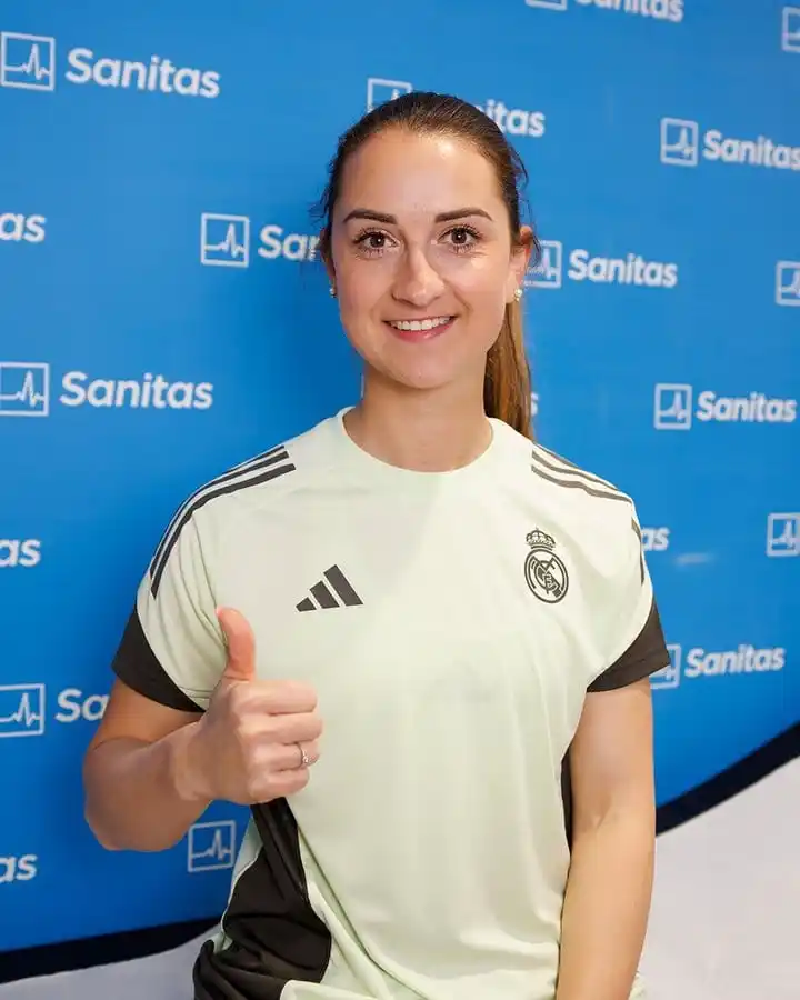 Image from Real Madrid C.F. Femenino: 👍 Sara Däbritz 👍 ✅ Reconocimiento médico | Medical 🏥 Hospital Unive...