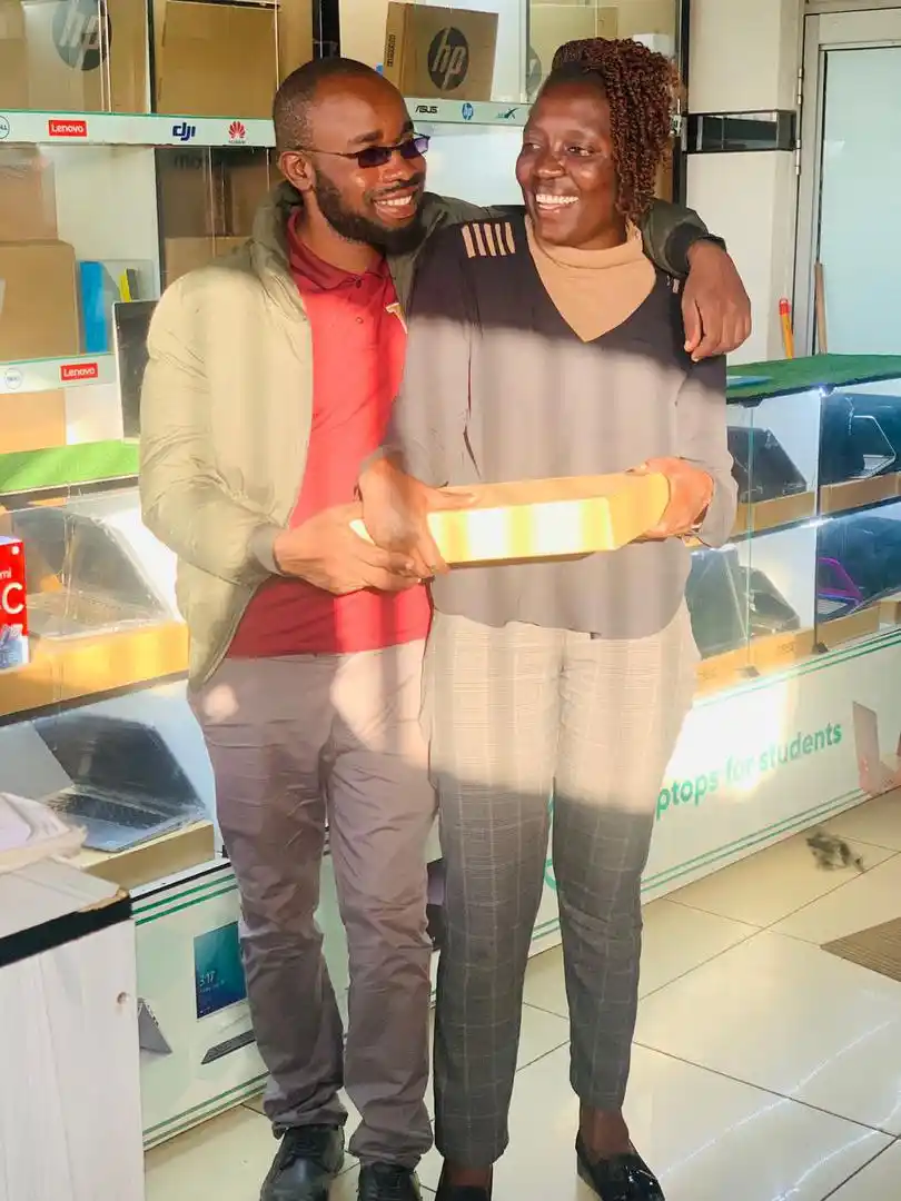 Image from Fine Gadgets Technologies [Jay Eletro Tanaka]: *Couple of the day🔥🤗❤️*  _Those who value love and support, show som...
