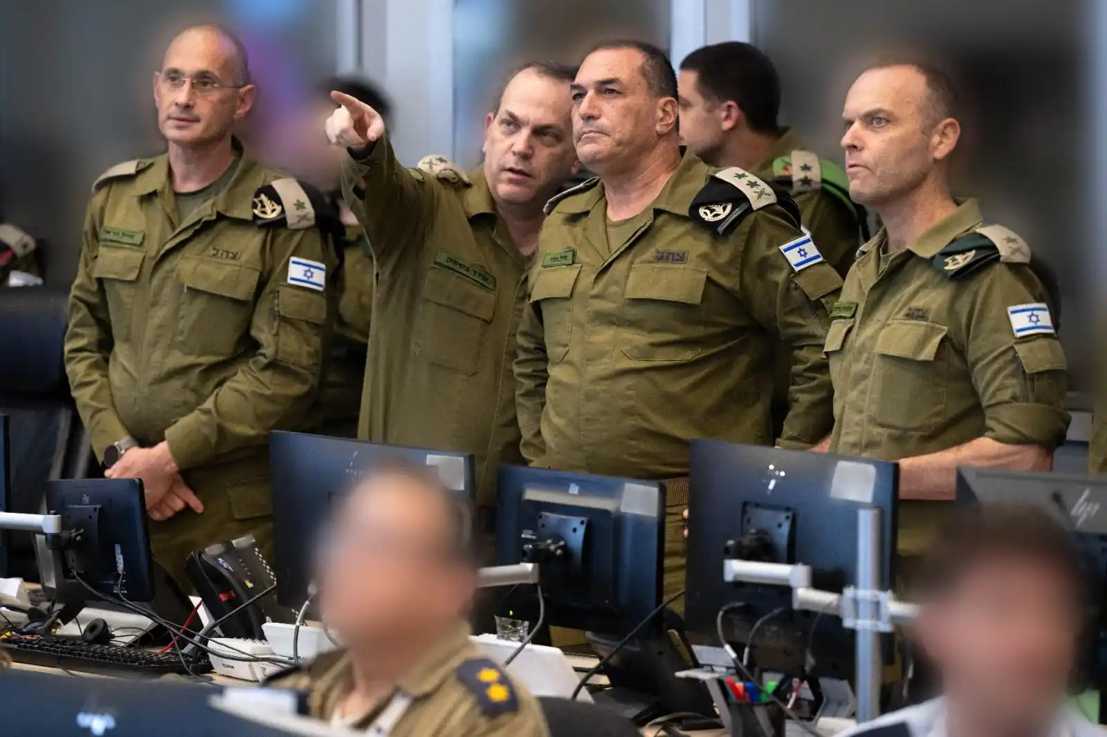 Image from דובר צה״ל: *הרמטכ״ל בזמן התקיפות באיראן עם צמרת הפיקוד של צה"ל*   הרמטכ״ל, רב-אלו...