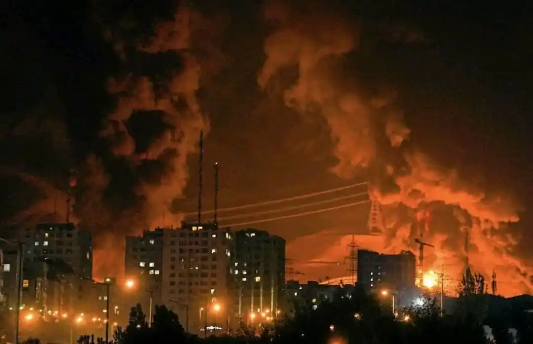 Image from 🚨𝐅𝐎𝐂𝐔𝐒 ±243 𝐓𝐄𝐋𝐄𝐕𝐈𝐒𝐈𝐎𝐍🚨: 🇮🇷🇮🇱🇺🇸 FLASH | L'Iran aurait demandé au Qatar, à l'Arabie saoudi...