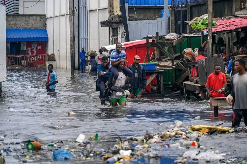 Image from 🚨𝐅𝐎𝐂𝐔𝐒 ±243 𝐓𝐄𝐋𝐄𝐕𝐈𝐒𝐈𝐎𝐍🚨: 📸 : Kinshasa ezo bonga ce matin à Limete 1e rue Forgeron. Misère na m...