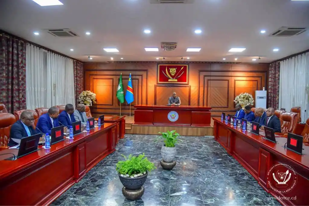 Image from NE JAMAIS TRAHIR LE CONGO 🙏🇨🇩: RDC 🇨🇩: Inside de la réunion entre le président Tshisekedi et les re...