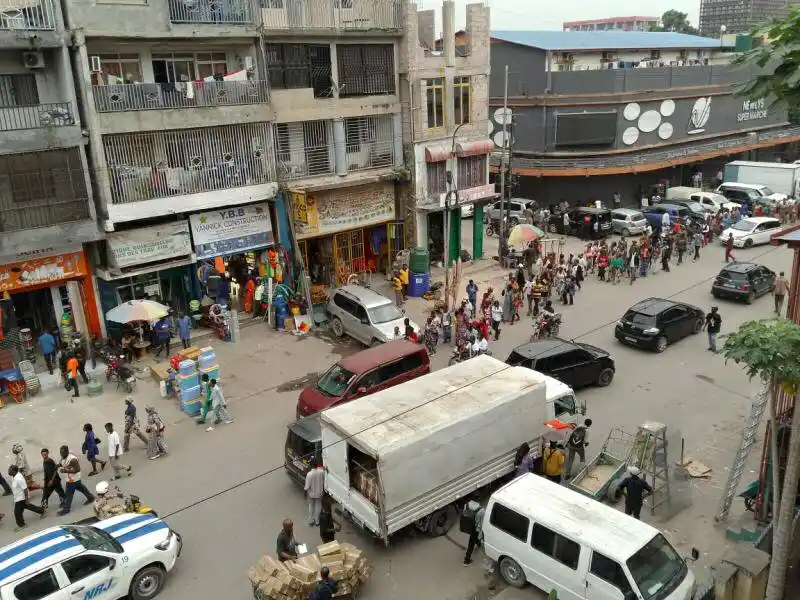Image from NE JAMAIS TRAHIR LE CONGO 🙏🇨🇩: *RDC🇨🇩|| ‼️🚨KINSHASA Quelques commerçants ont pris d’assaut les rue...