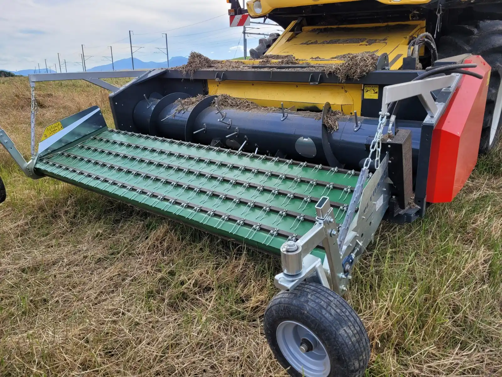 Image from Production végétale Proconseil 🌱🌾: 🌾 *Fauchage andainage : une technique à (re)découvrir !* 🌾  👉 Perme...