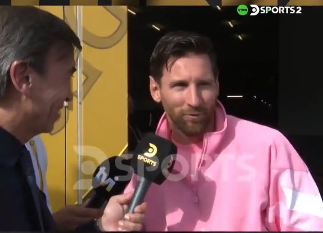 Image from LMFO🔵: 🚨🗣️Leo Messi talks about Cristiano Ronaldo after the game last night...
