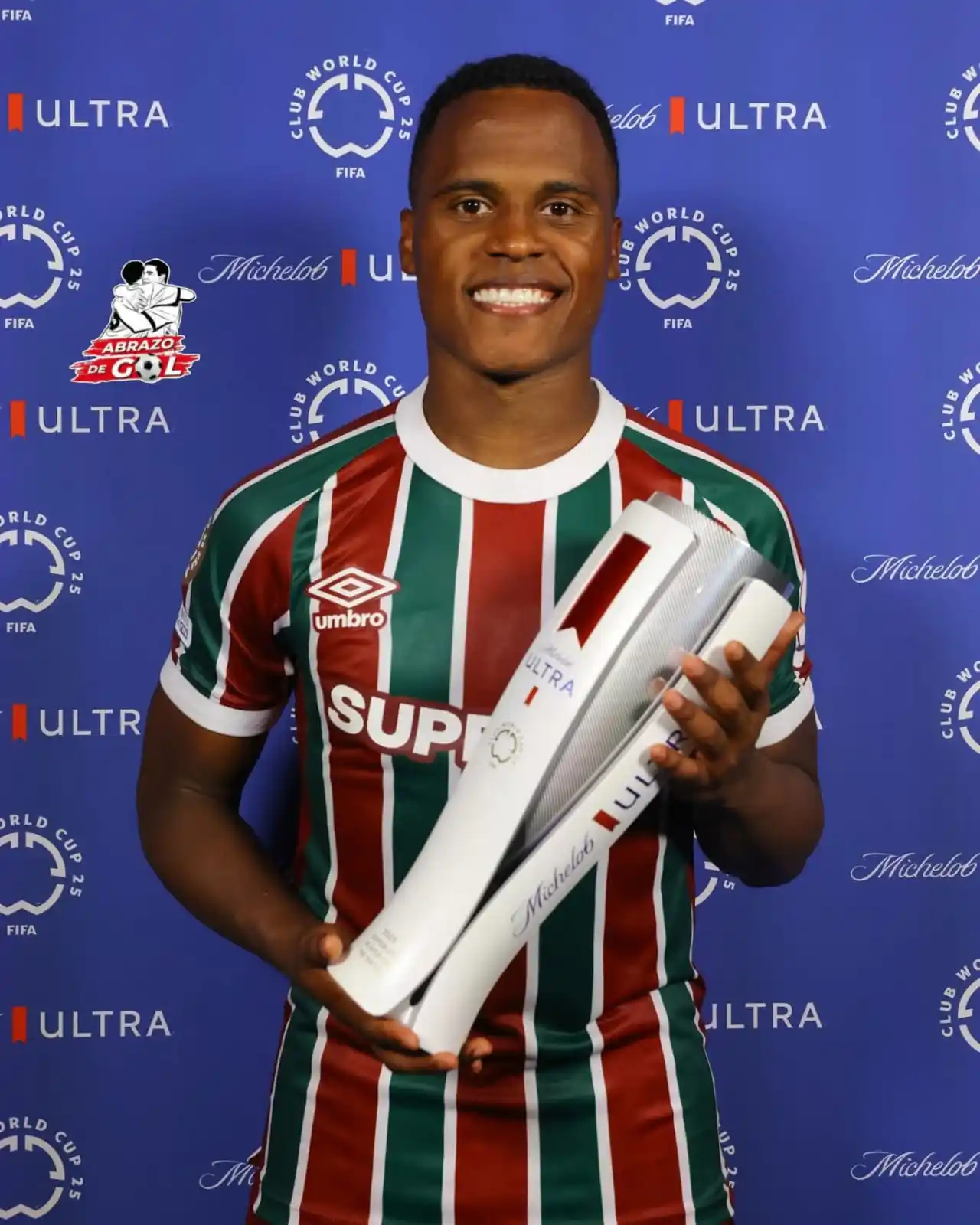 Image from 🏆⚽️ ABRAZO DE GOL 2025 ⚽️🏆: *✅ OFICIAL*  🏅Jhon Arias fue el *MVP* del partido ante Ulsan HD por l...