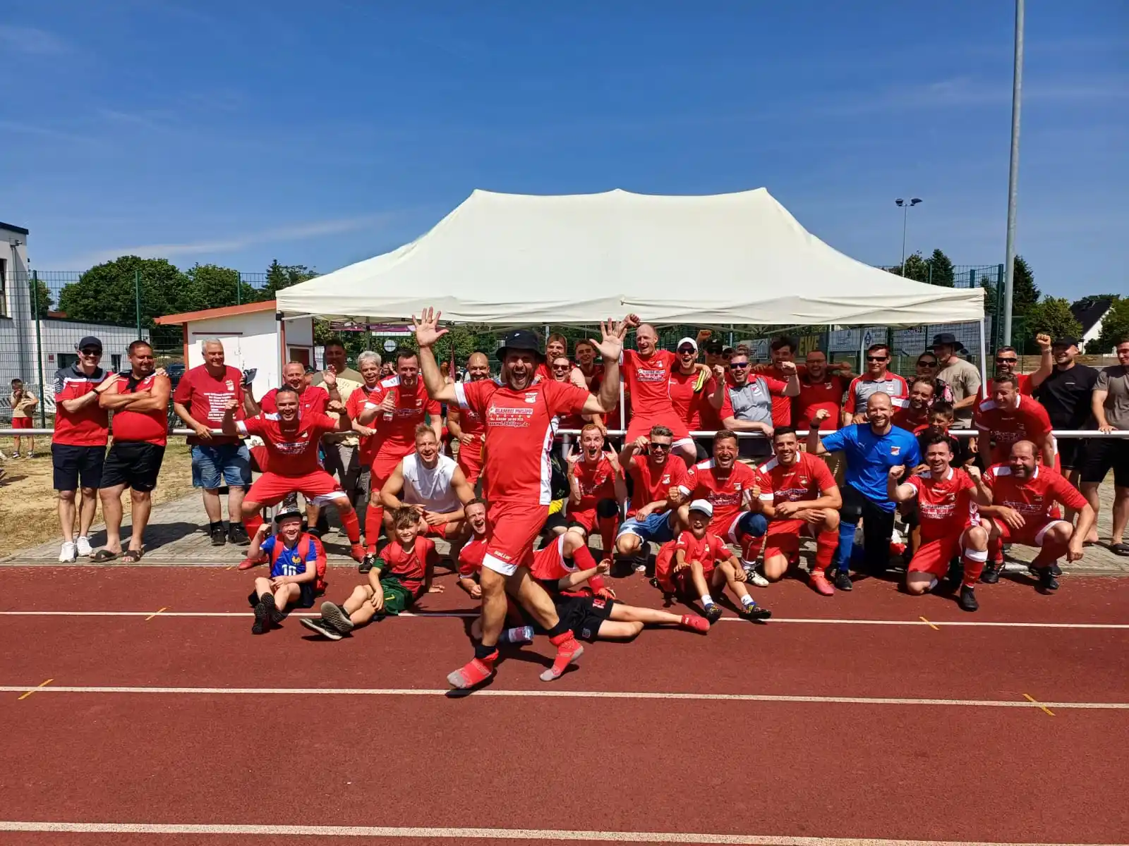 Image from BSV Rot Weiß Schönow: ⚽️ Ü35 wird Pokalsieger!! 🏆🔴⚪️ Mit einem hochverdienten 5:1-Sieg in...