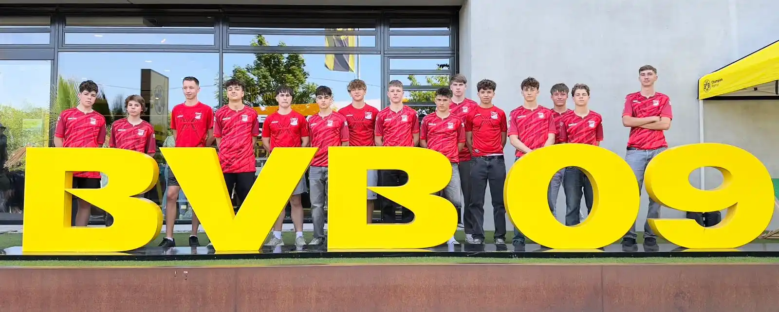 Image from BSV Rot Weiß Schönow: Unsere B1-Junioren beim BVB. Viel Spaß und Erfolg gleich beim Turnier...