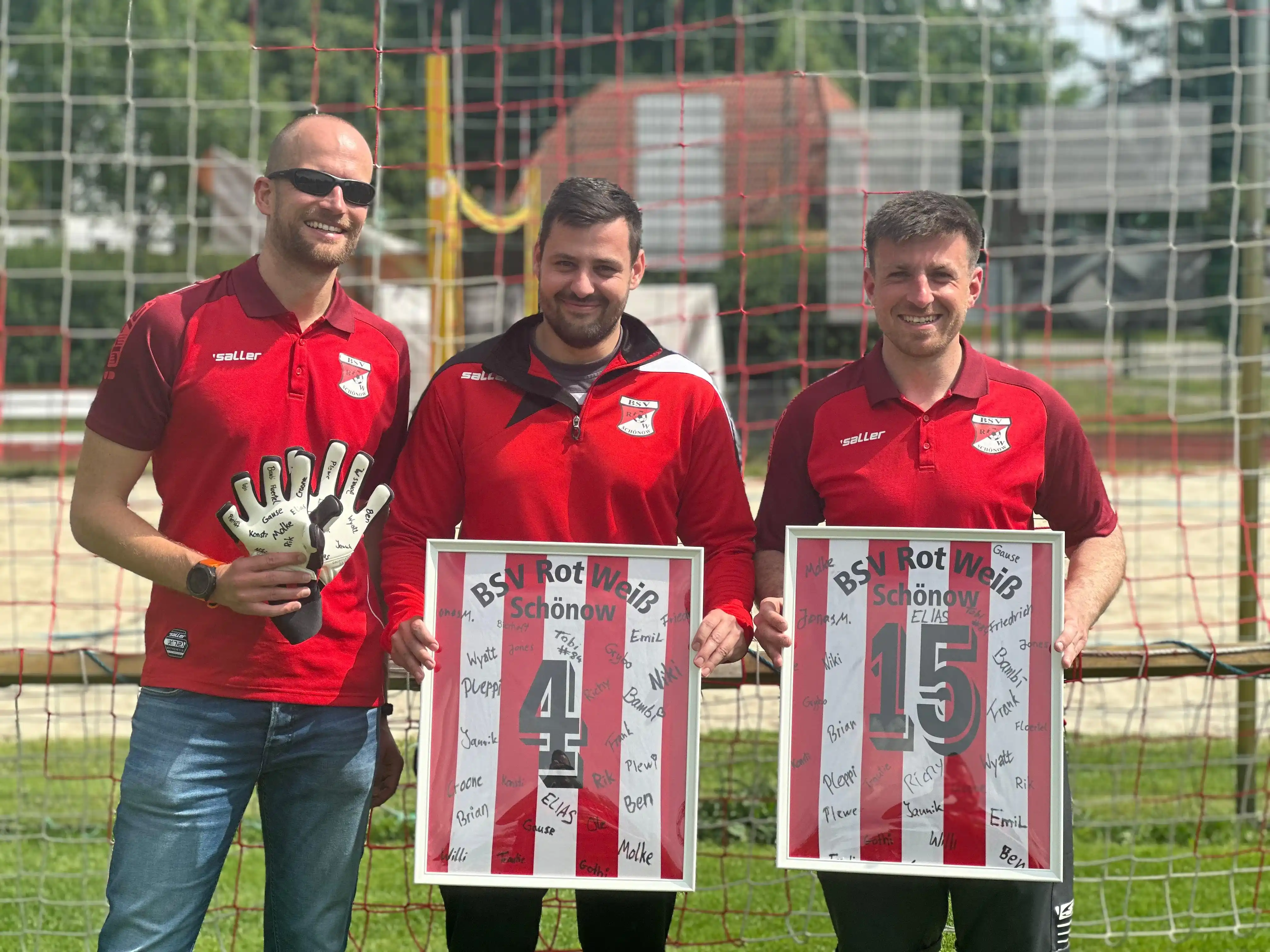 Image from BSV Rot Weiß Schönow: ⚽️ Verabschiedung von Schönower Legenden ❤️🤍 Unsere Zweete hat heute...