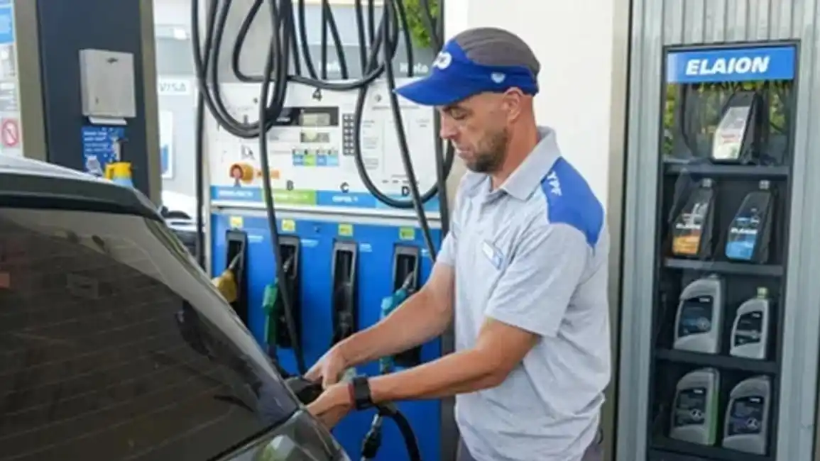 Image from El Tribuno Salta: *YPF decidirá en horas si se suma al aumento del 5% en combustibles* ...