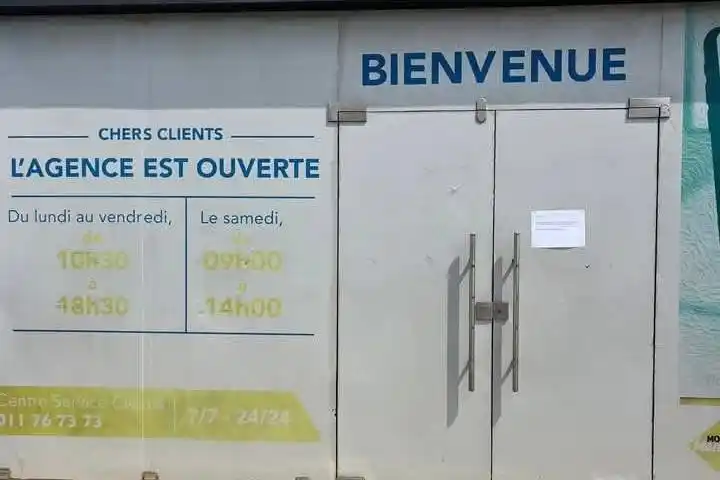 Image from AfriScope Media: *Akanda : une agence SEEG contrainte de fermer à cause des coupures de...