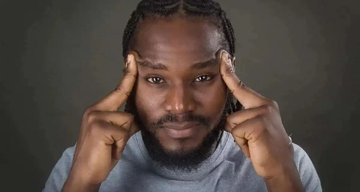 Image from AfriScope Media: Au Togo 🇹🇬, le rappeur *Essowè Tchalla* dit *Aamron*, très critique ...