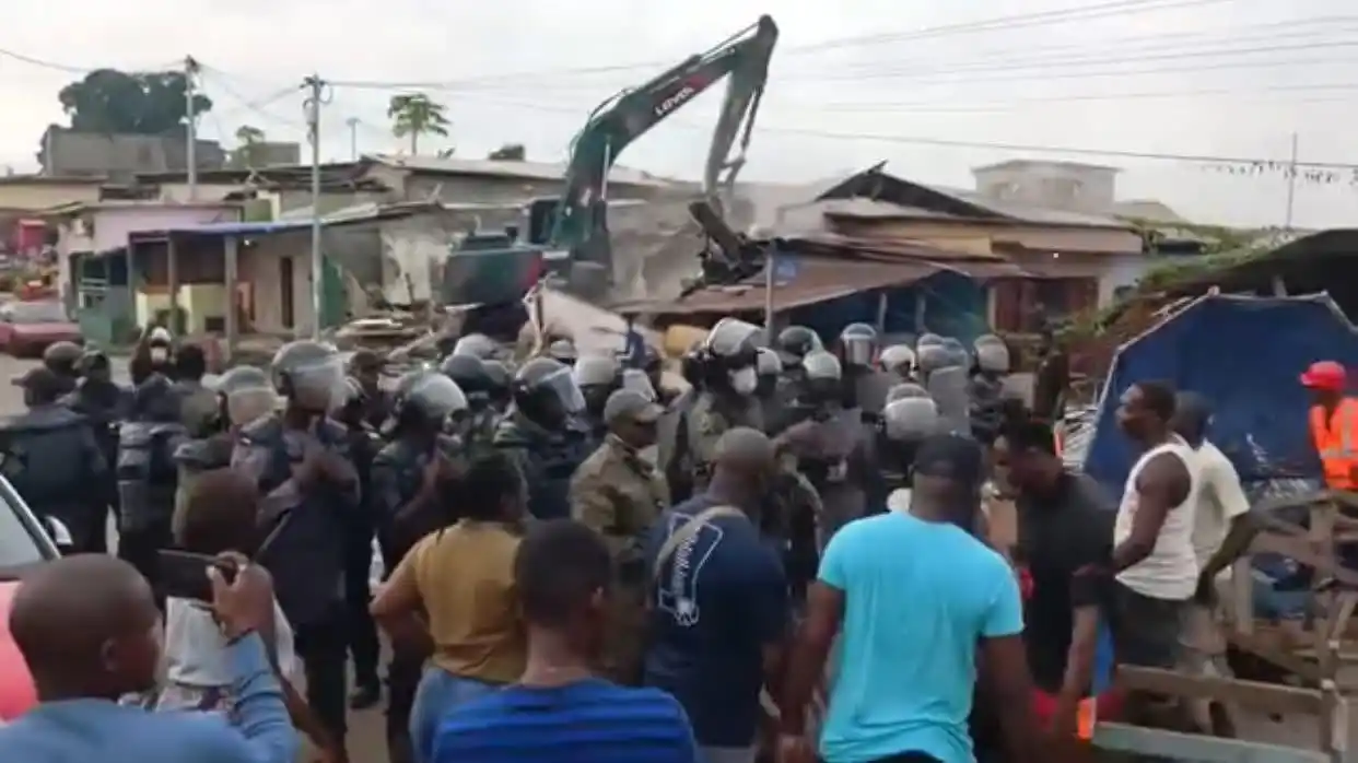 Image from AfriScope Media: *SOCIÉTÉ |* Déguerpissements à Libreville : quelle dignité pour les Ga...