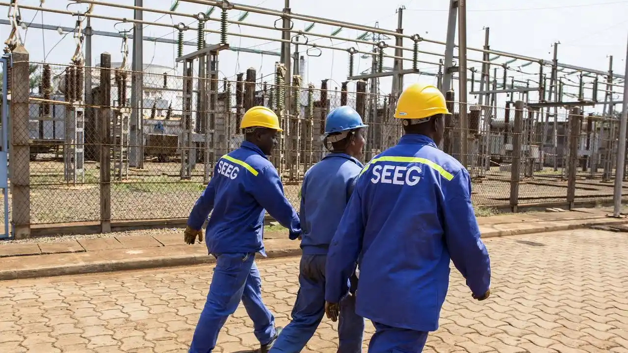 Image from AfriScope Media: *SOCIÉTÉ |* SEEG : Face aux délestages intempestifs et récurrents, le ...
