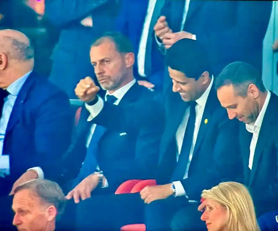 Image from Juventus Fans: *Chiamate un’ambulanza per <a class="text-blue-500 hover:underline cur...