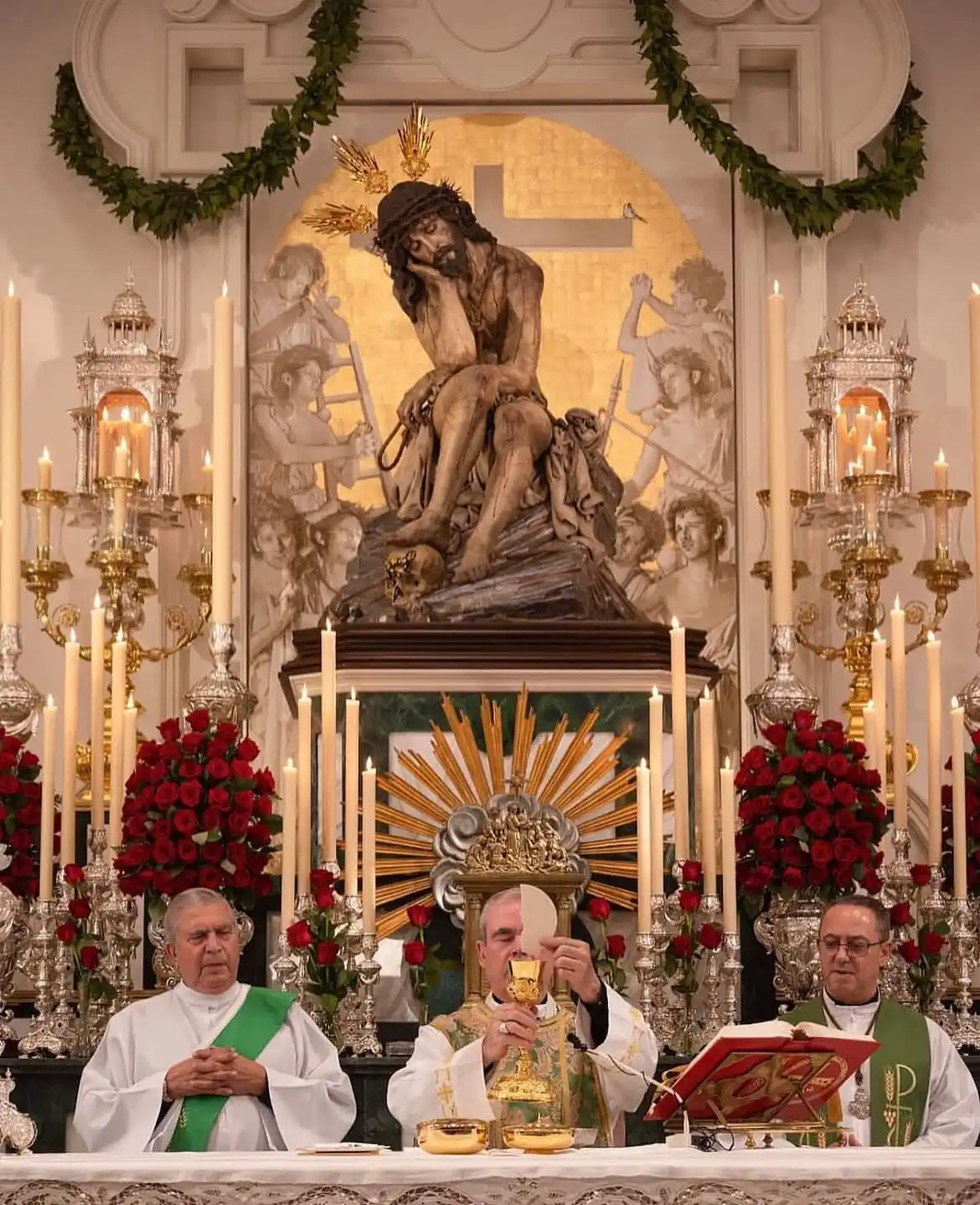 Image from Humildad y Paciencia : ✝️ El pan y el vino se convierten en el 𝐜𝐮𝐞𝐫𝐩𝐨 y la 𝐬𝐚𝐧𝐠𝐫𝐞...