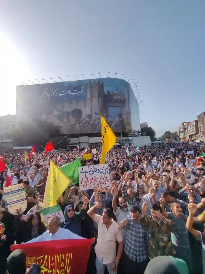 Image from صحيفة الثورة اليمنية: 🔴مسيرات كبيرة في ميدان الثورة في العاصمة طهران تنديدا بالعدوان الأمري...