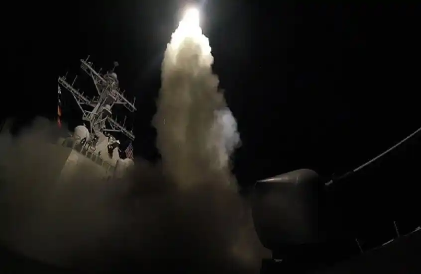 Image from صحيفة الثورة اليمنية: وسائل إعلام أمريكية: الولايات المتحدة استخدمت 30 صاروخ "توماهوك" في ضر...