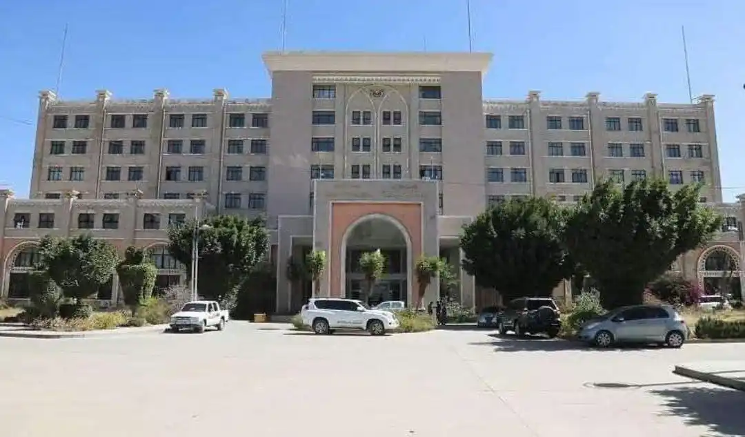 Image from صحيفة الثورة اليمنية: وزارة الخارجية تدين العدوان الأمريكي على إيران  <a class="text-blue-50...