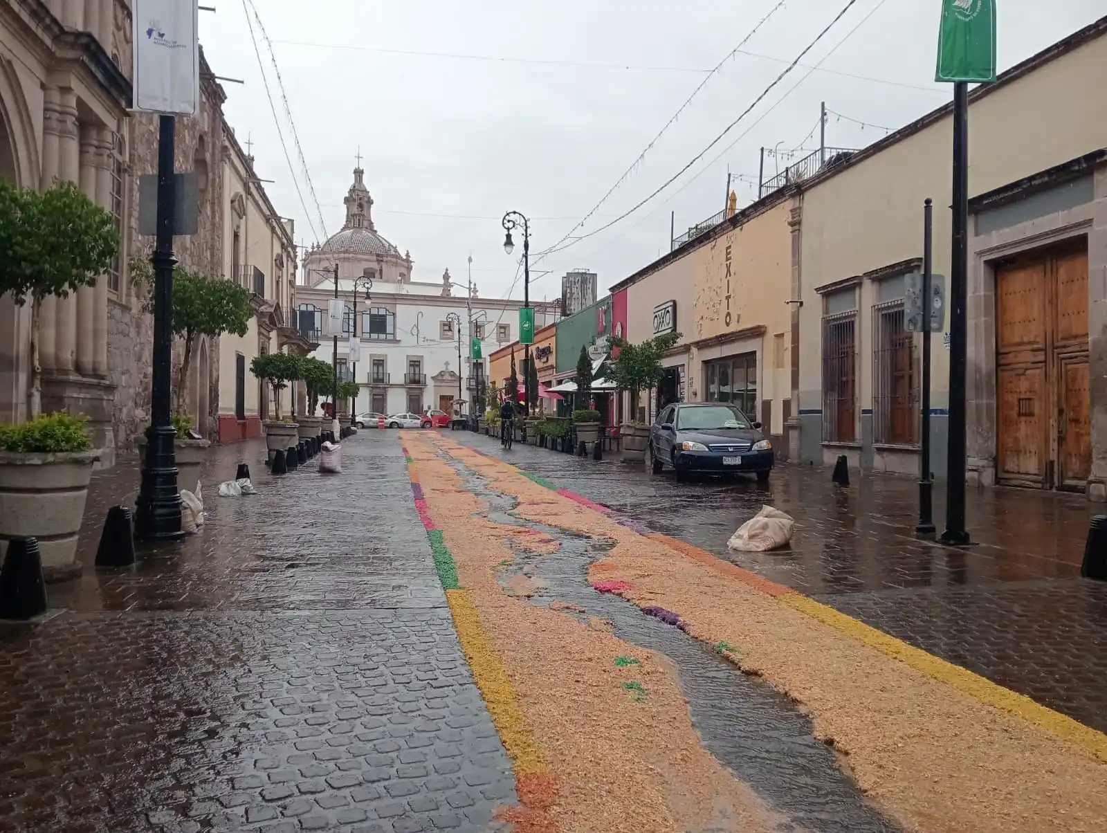 Image from El Sol del Centro 🗞️: 🎨 *¡Trabajaron más de once horas!* 🌧 Un grupo de jóvenes, originari...